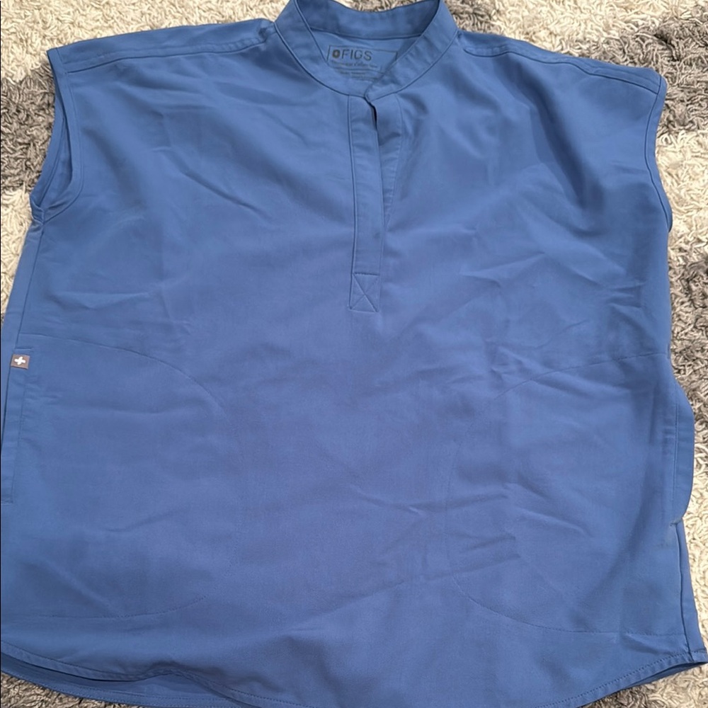 Figs scrub top